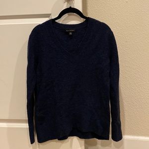 Banana Republic Sweater in navy blue, size S